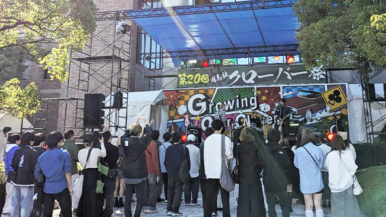 京田辺校地で行われたクローバー祭の様子